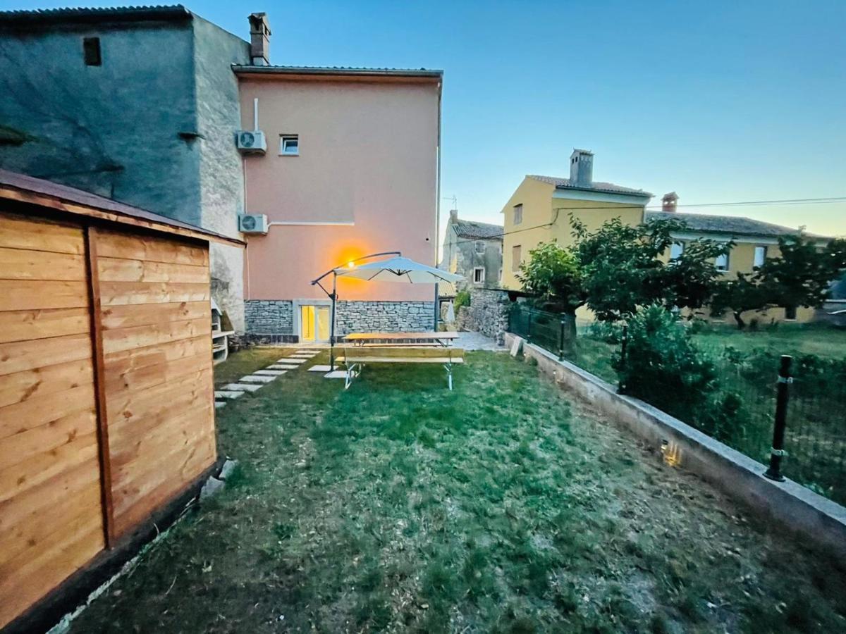 Milka Galižana Exterior foto